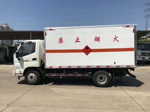 福田黃牌危化箱式運(yùn)輸車圖片